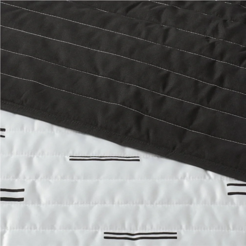 ROOM ESSENTIALS NWT midweight satin quilt sateen coverlet -white/black -twin